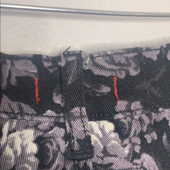 Urban Outfitters BDG High Waist Black Floral Jeans - Picture 11 of 15